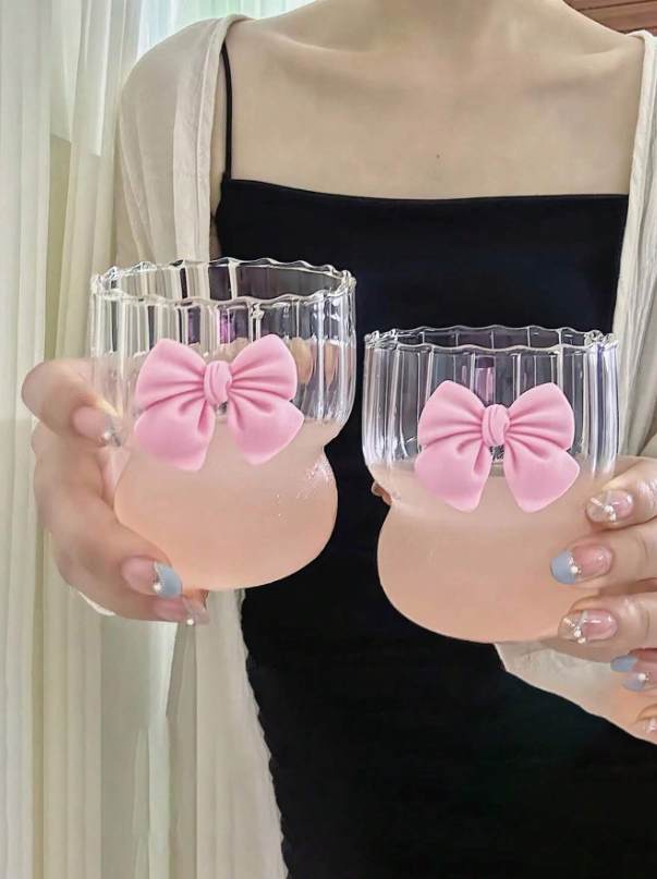 Bella tazza da tè tonda in vetro con fiocco