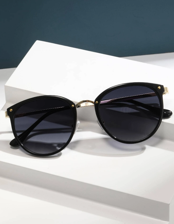 occhiali da sole alla moda con montatura rotonda da donna