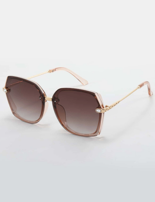 occhiali da sole con lenti colorate, accessori da viaggio eleganti