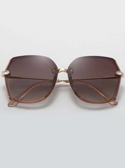 occhiali da sole con lenti colorate, accessori da viaggio eleganti