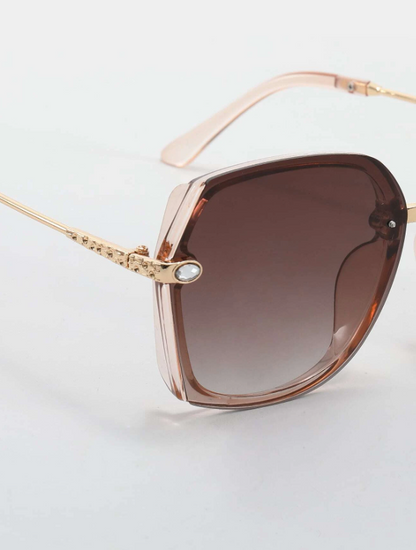 occhiali da sole con lenti colorate, accessori da viaggio eleganti